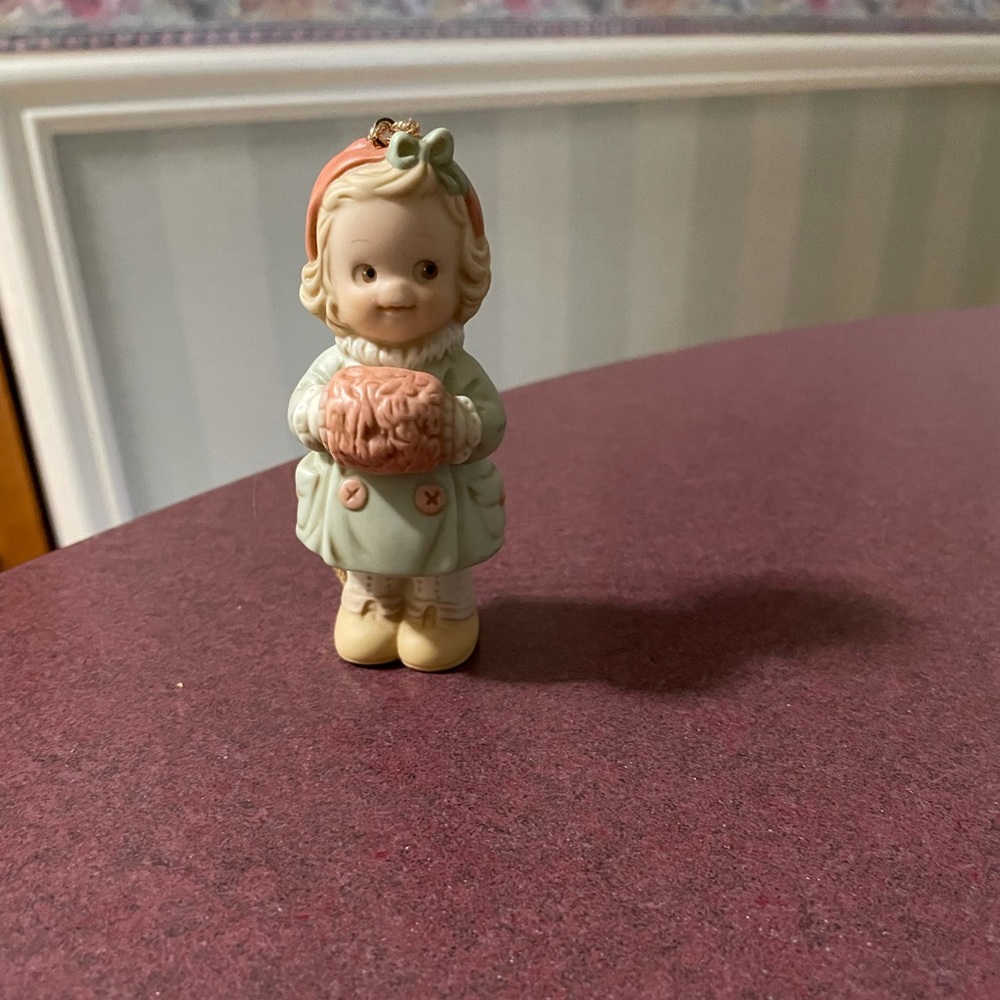 Memories of Yesterday Figurine ornament